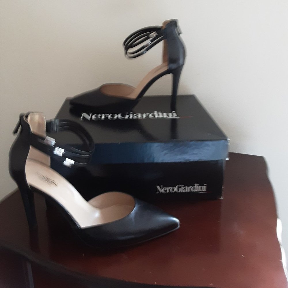 Shoes - Nero Giardini pumps in leather with silver studs
